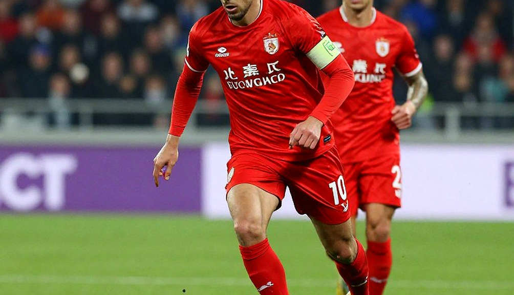Hunting Van Dijk's Successor: The Left-Footed Card, the Contract Fortress, and the Cost of Deciding One Step Early