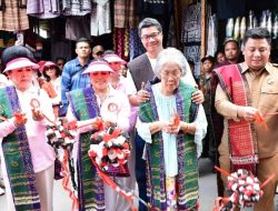 Makam Raja Sidabutar direnovasi Bupati Samosir apresiasi perhatian keluarga besar Sabam Sirait