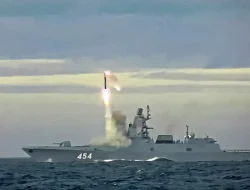 detik Armada Laut Rusia Luncurkan Rudal Zircon di Laut Barents