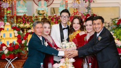 Pengantin Perempuan Tampak Cemberut