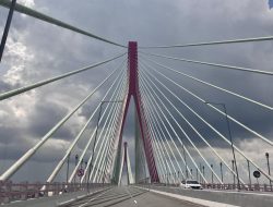 Jalan Tol Menuju IKN di Balikpapan Patah Usai Hujan Deras Akses Ditutup